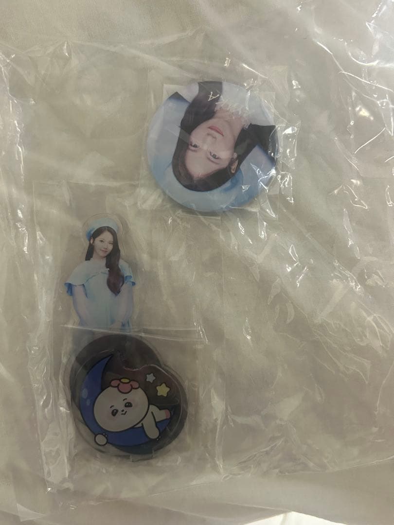 NiziUグッズ　まとめ売り　アヤカ缶バッチ　ANOグッズ　うちわ　　銀テ