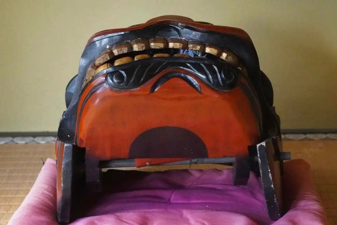 み*く様 【獅子頭　漆塗り・金箔貼り】木彫　彫刻　獅子舞　民藝　骨董品　時代物