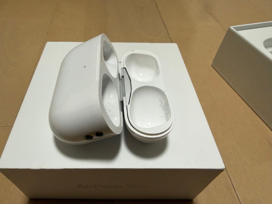【訳あり】AirPods Pro 2（Lightning端子）※上蓋に緩みあり