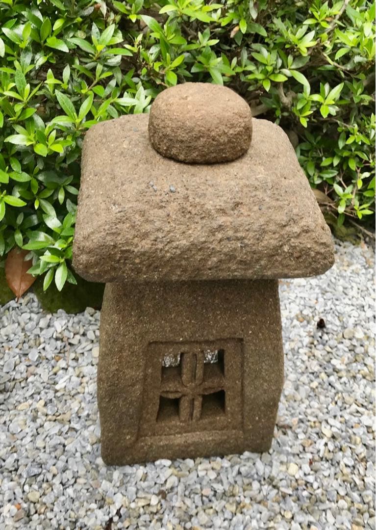 【天然石・坪庭灯篭・テラスベランダ灯篭・露地庭石灯篭】庭石オブジェ造園水石飾り石