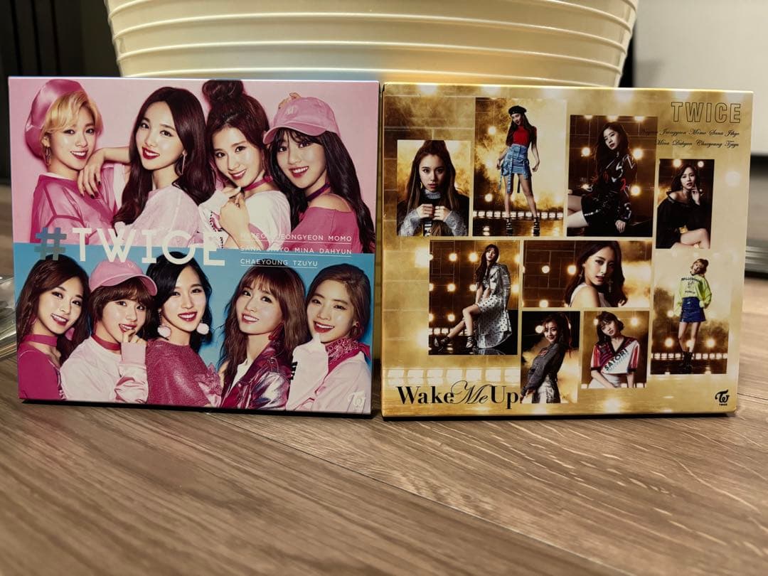 twice まとめ売り (CD、トレカ48枚、バッチ、グッズ)