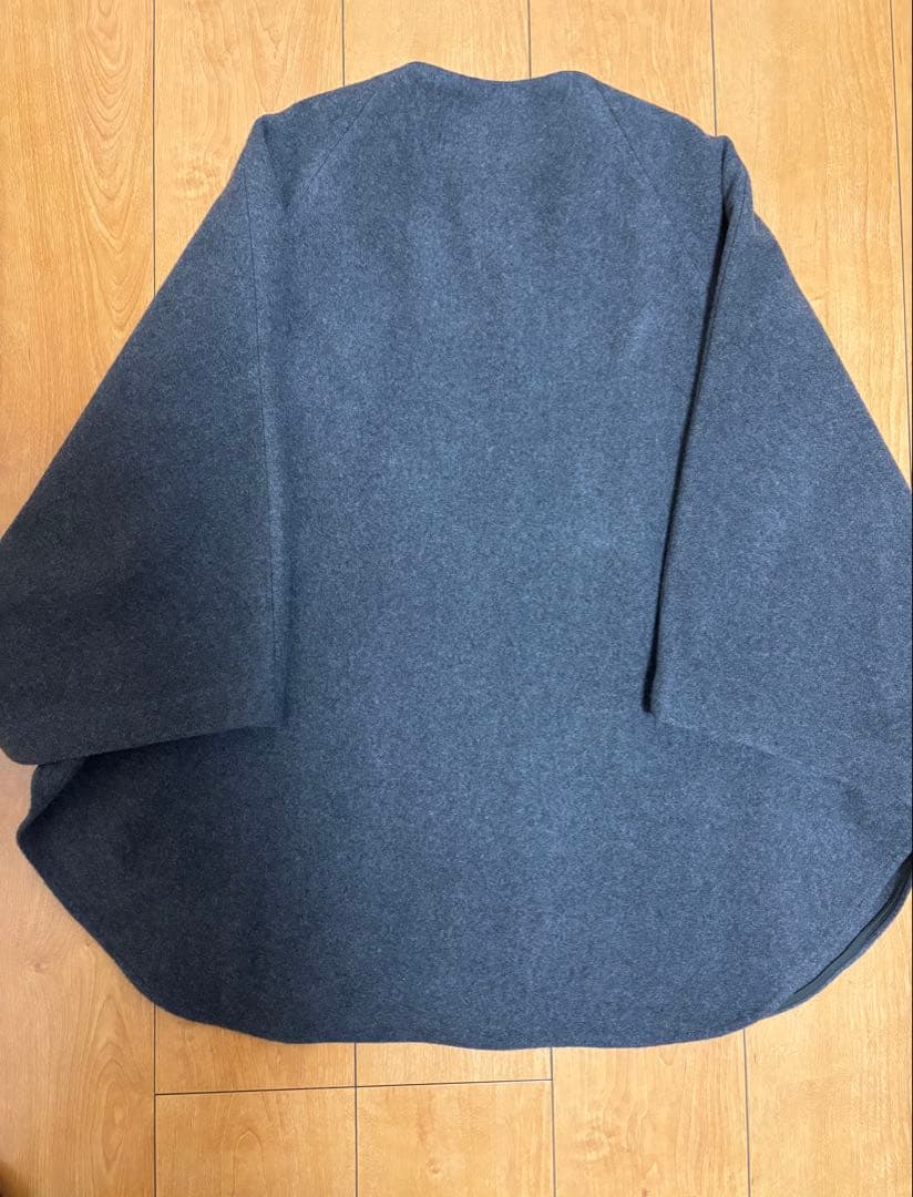 未使用近　ウールポンチョコート　グレー　定価44,000