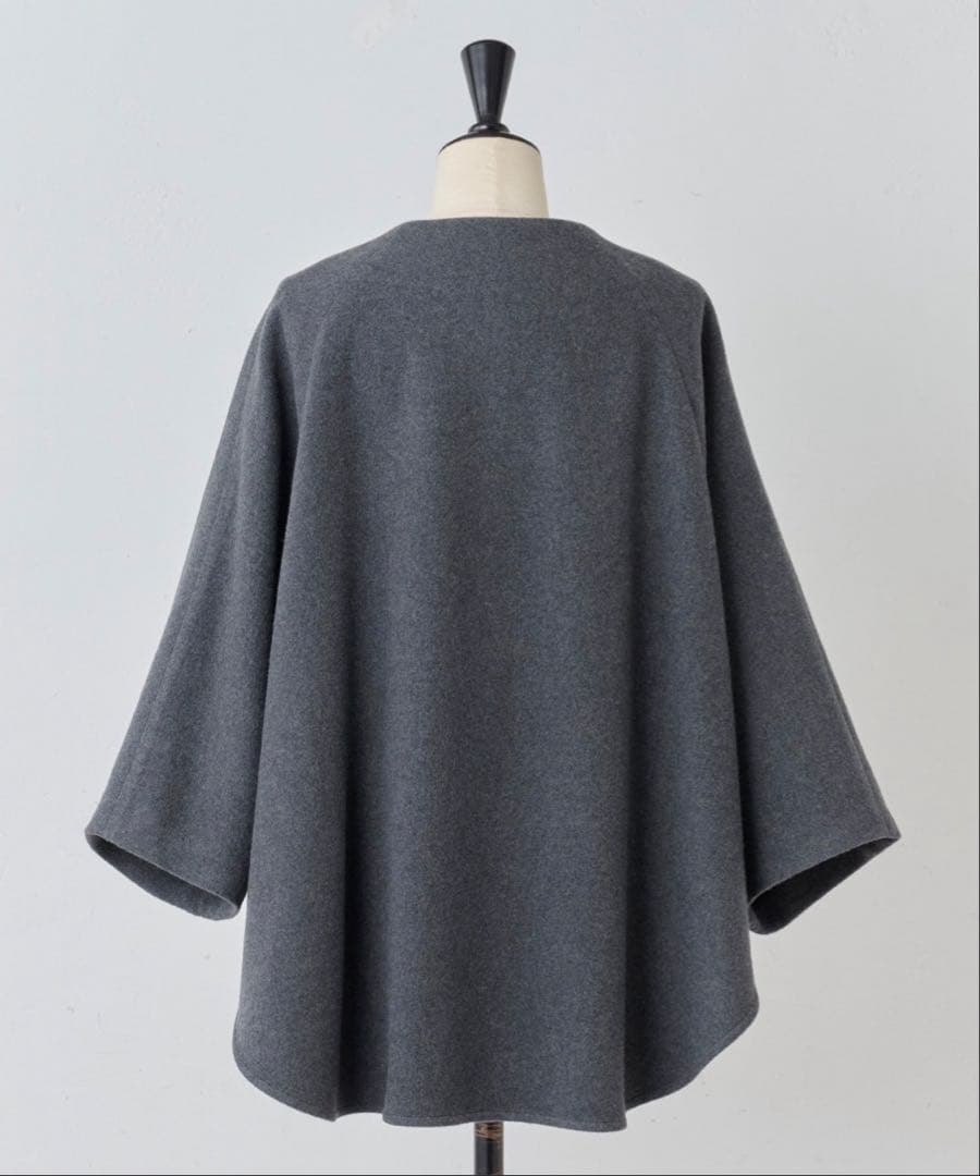未使用近　ウールポンチョコート　グレー　定価44,000