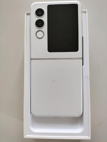 スマートフォン本体 nubia Flip2