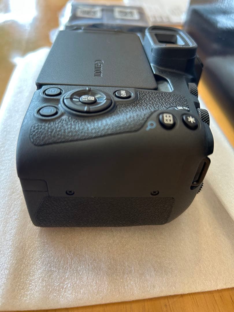 極美品（2024年11月購入）Canon EOS R8 ボディ（付属品　未使用）