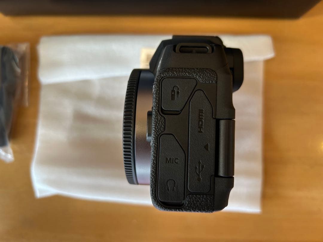 極美品（2024年11月購入）Canon EOS R8 ボディ（付属品　未使用）