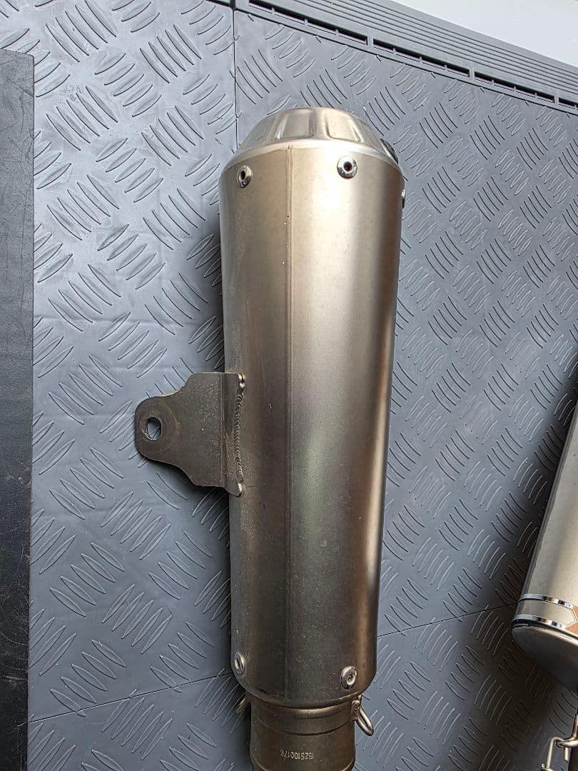 中古　YZF R25/R3 用アクラボレーシングラインマフラーサイレンサー2個付