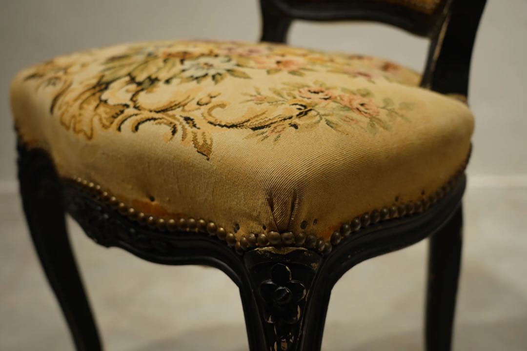 ルイ15世様式　フランス　アンティーク　ロココ　バロック　プチポワン　刺繍