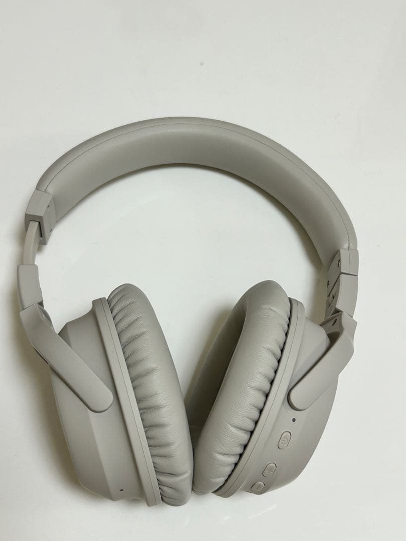 グレーオーバーイヤーワイヤレスヘッドフォン