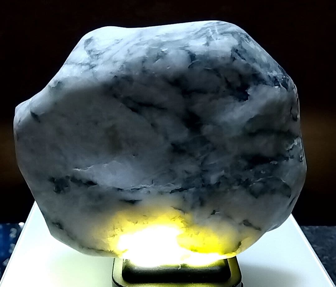 ★翡翠原石★糸魚川硬玉【横川・転石磨き470ｇ】