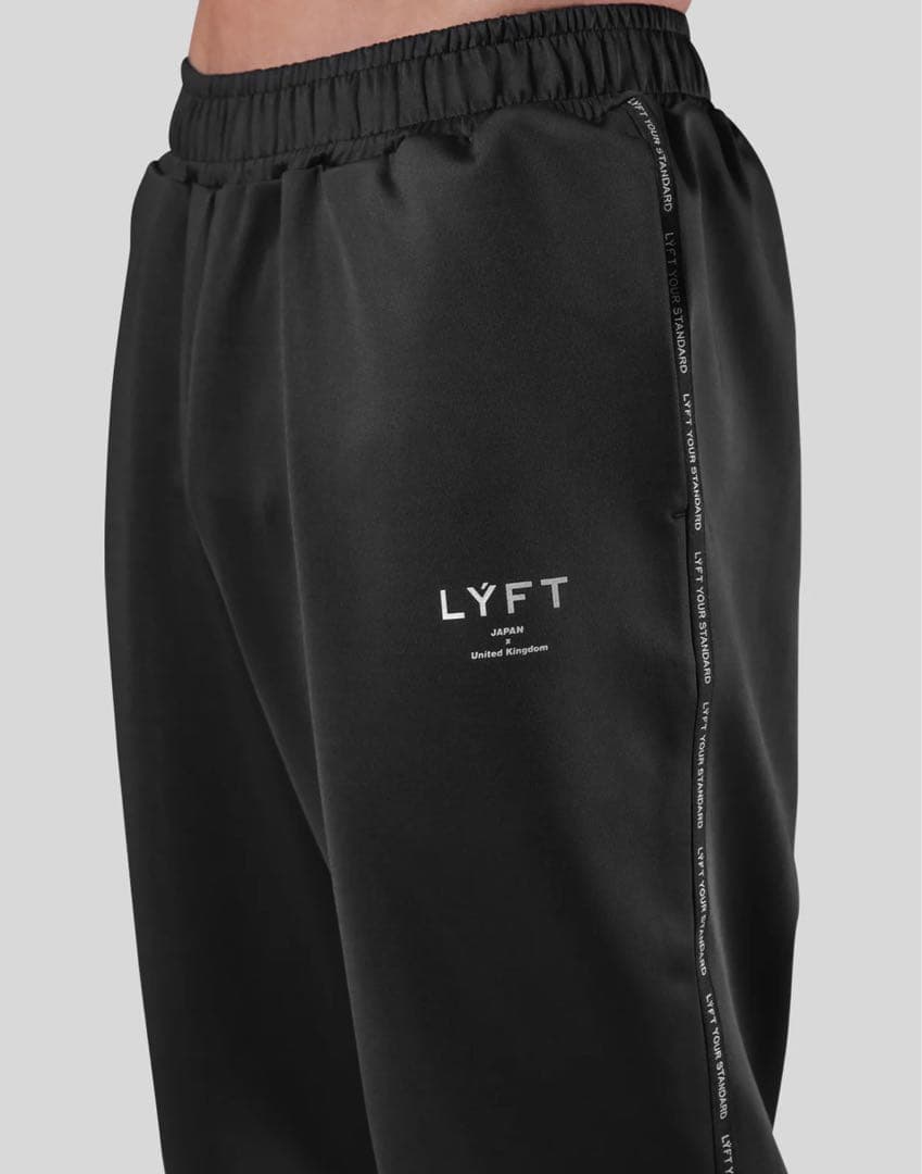 【美品】LYFT セットアップ　エンブレム　ジャージ　ブラック　バラ売り不可　M