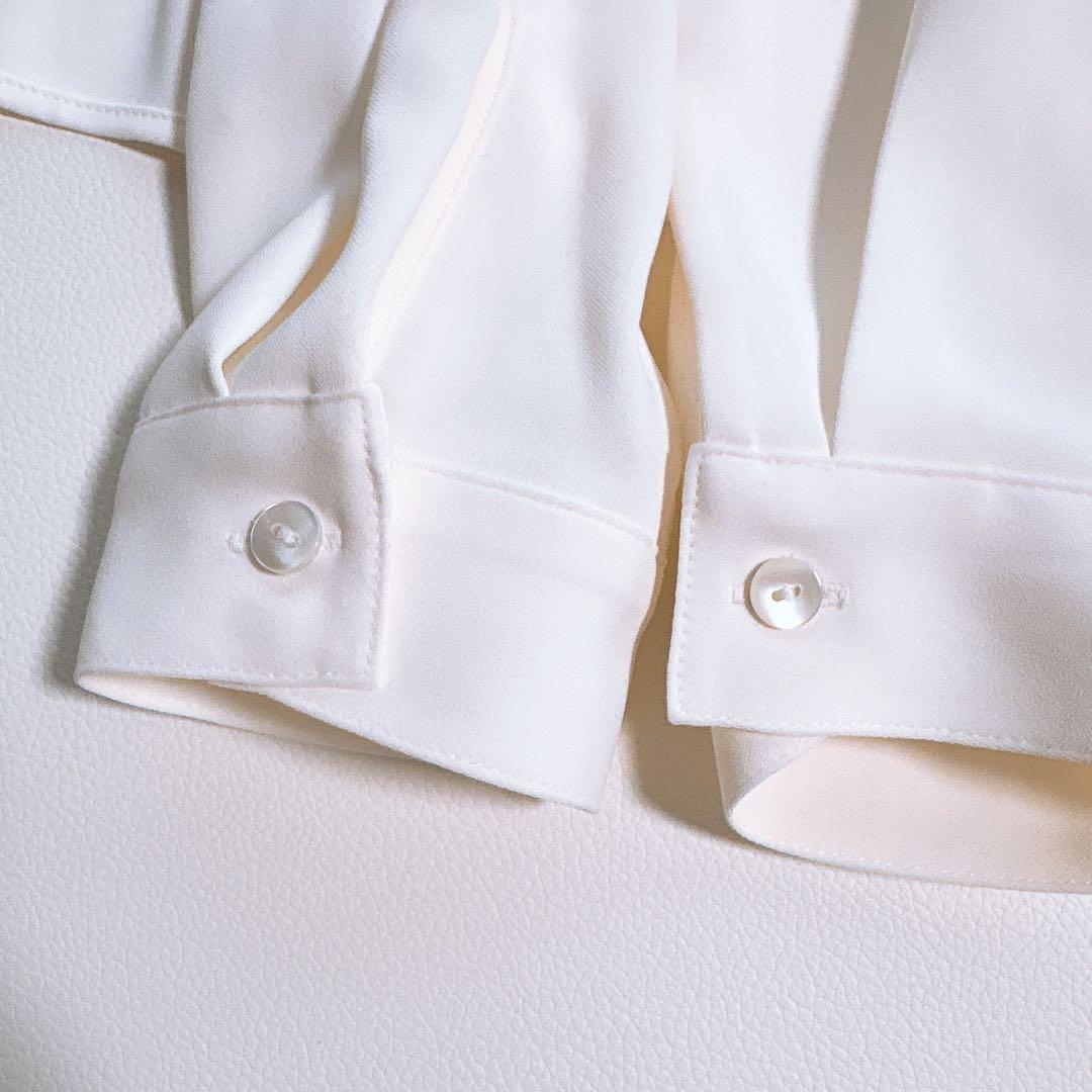 未使用タグ付き SOEJU サテンスタンドタックブラウス ホワイト　白