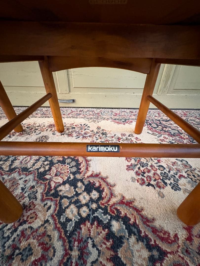 90年代 オールドカリモク椅子 2脚セットコロニアル ダイニングチェア 馬車刻印