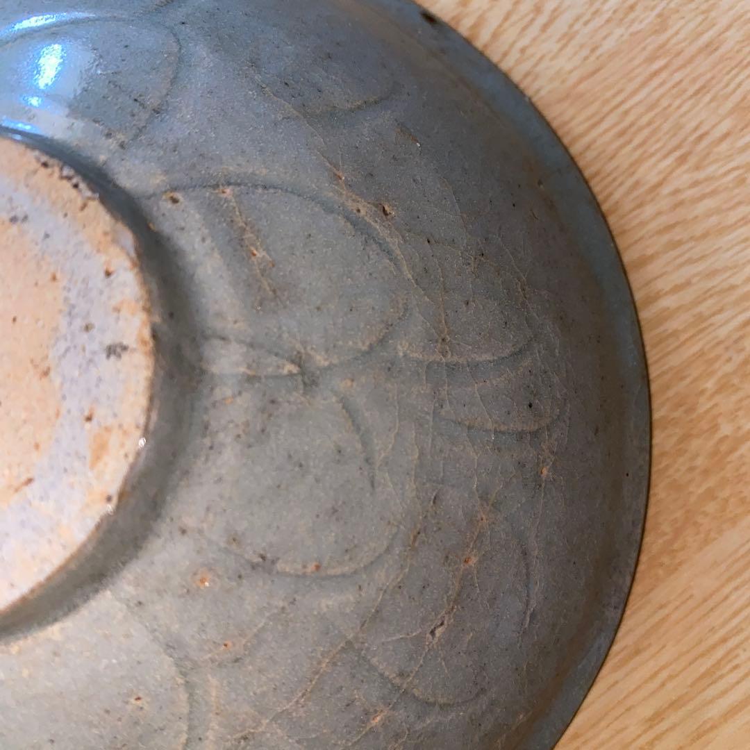 青磁影青茶碗　蓮弁紋　草紋　宋時代