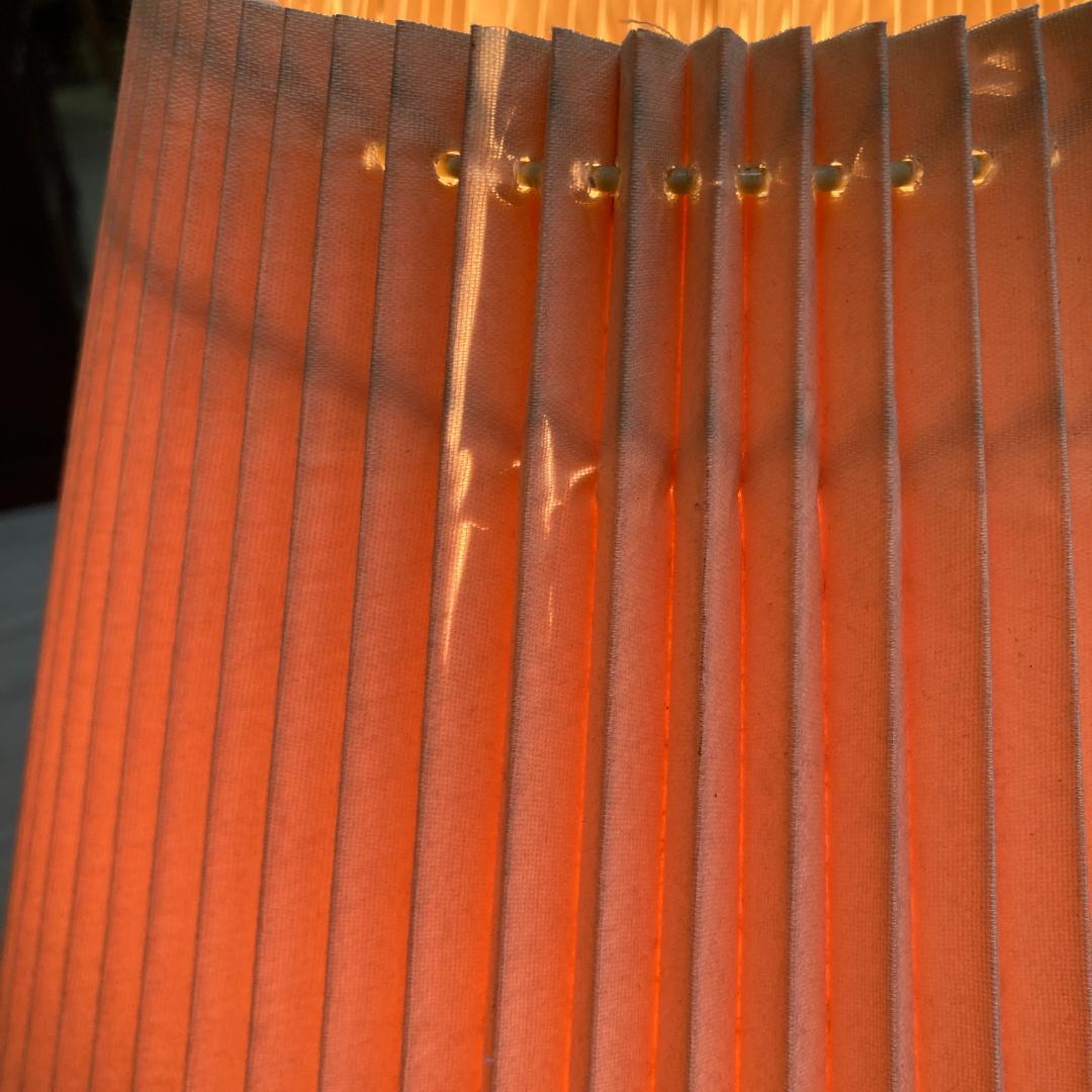 木製フロアスタンド　ベッドサイドフロアランプ　テーブル付ライト　間接照明レトロ