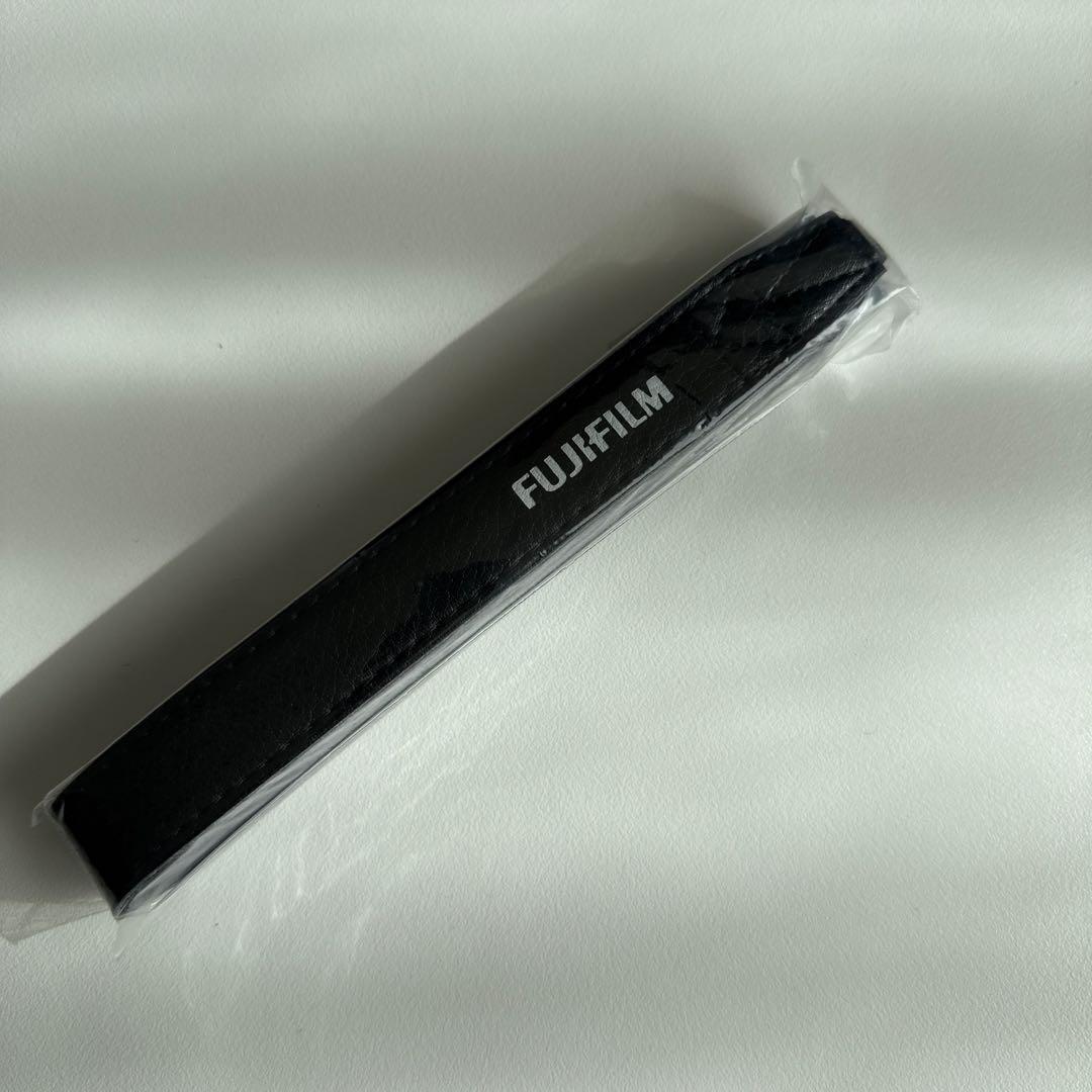 【ぽっぽ】FUJIFILM X-E4 ミラーレス一眼 本体