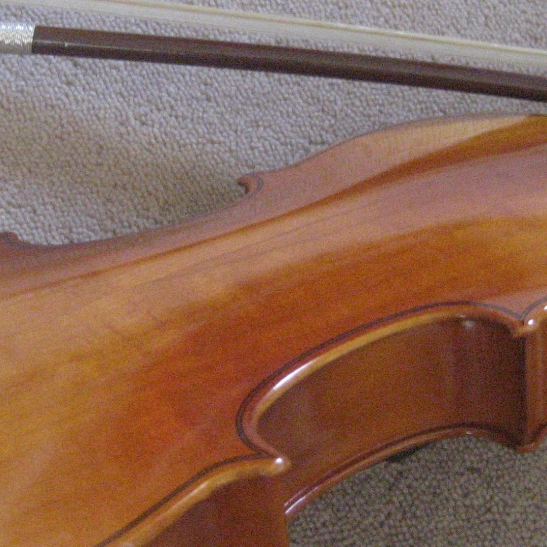 久々の大サービス　スズキバイオリン1/8 美品です　お店や玄関のアクセントにも