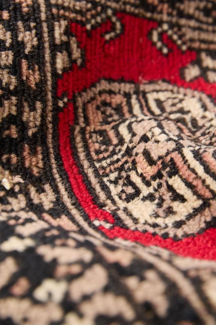 ヴィンテージラグ　トライバルラグ　パキスタン産（174×122cm）赤　ベージュ