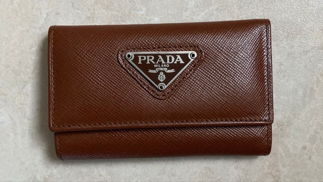 美品　PRADA プラダ 6連 キーケース レザー　サフィアーノ ブラウン