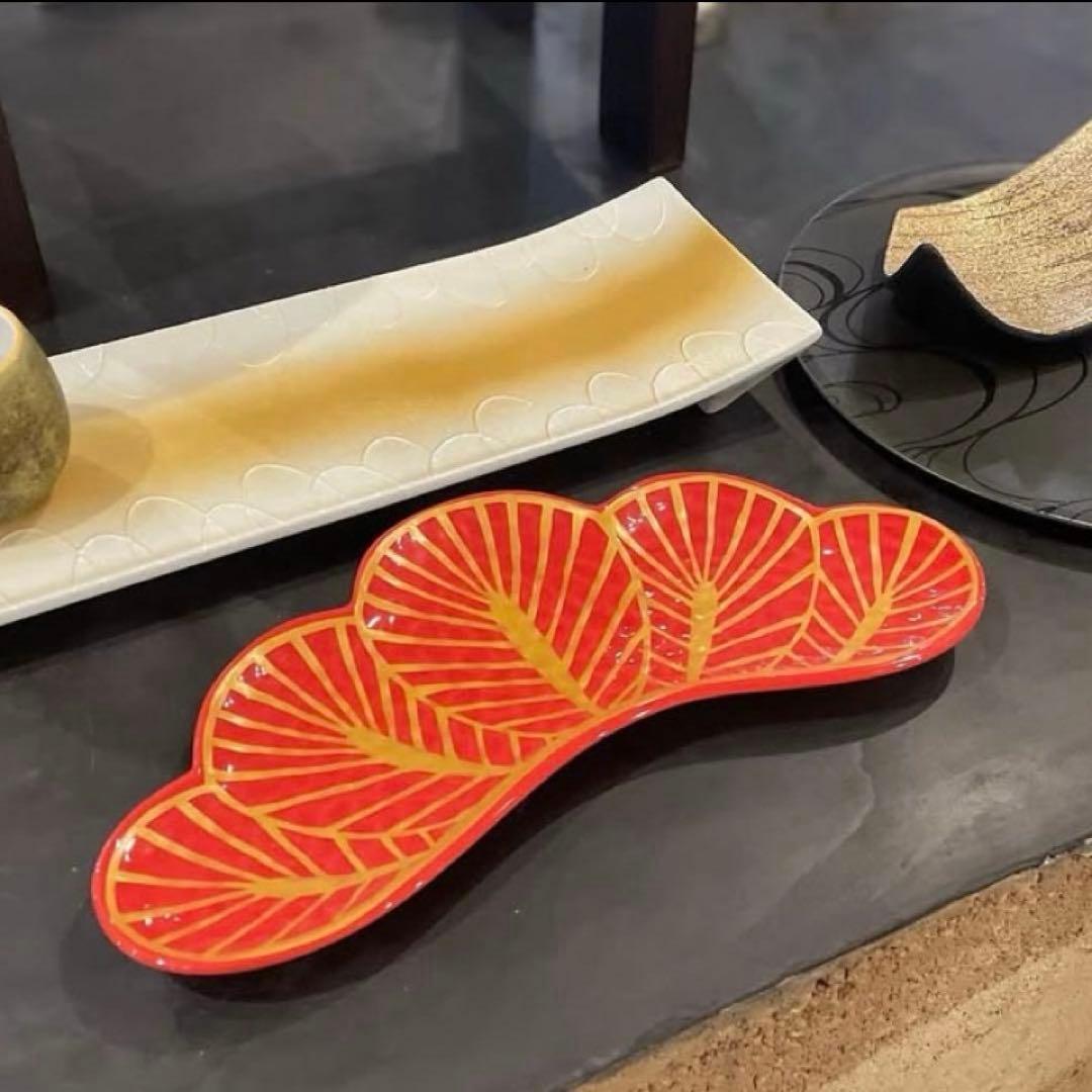 【新品】【大人気】錦赤金松葉形前菜皿３枚セット　縁起物