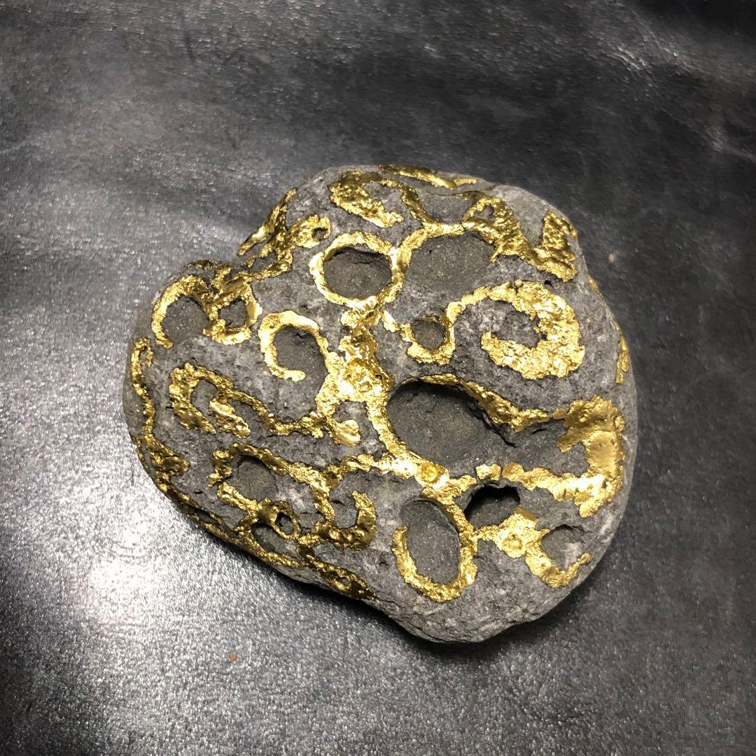 世界に1つ◼️超カッコイイまん丸な溶岩石の金彩ロックアート『オクトパシスタ』