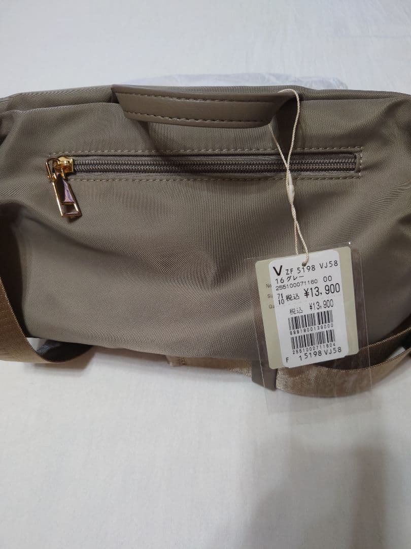 新品タグ付き ペシンシャ ポケットデザイン ショルダーバッグ グレー