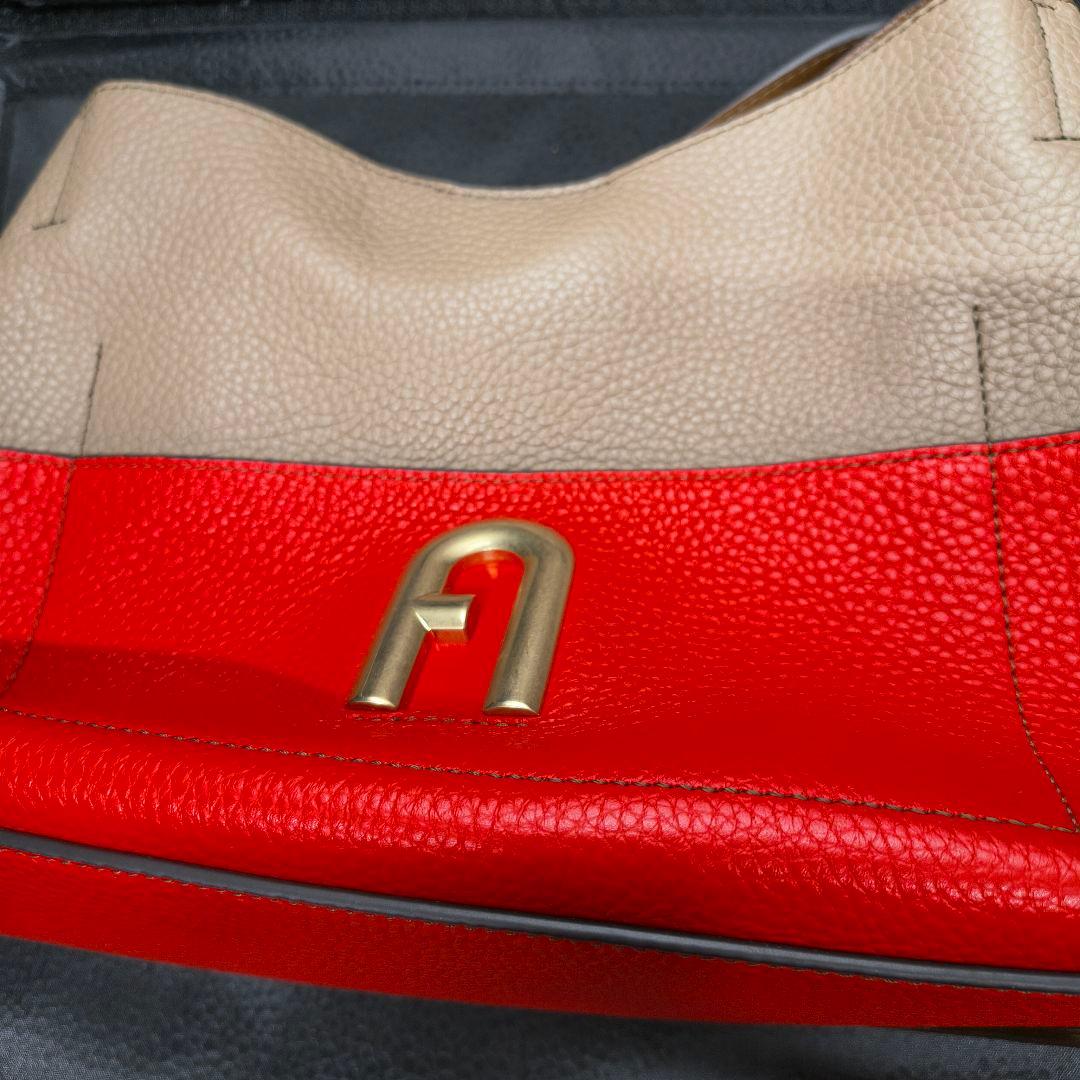 FURLA　フルラ　レディース　レザー ショルダーバッグ ベージュ/オレンジ