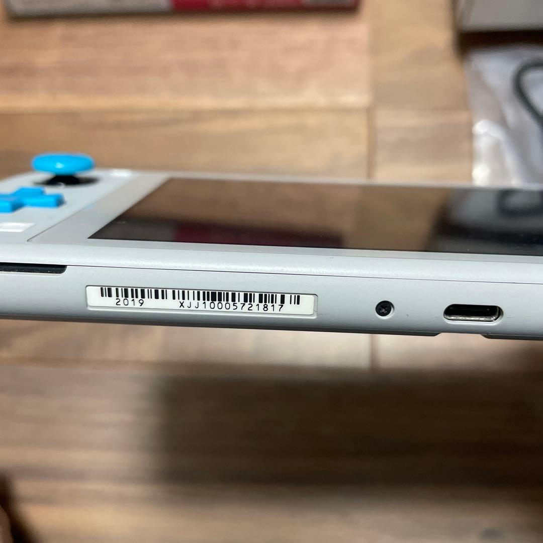 Nintendo Switch Lite ポケモンデザイン　ザシアン　ザマゼンタ