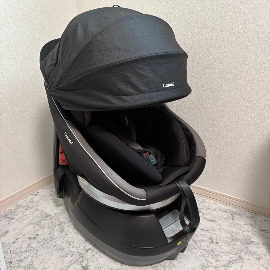 【極美品】コンビ　クルムーヴスマート　シートベルト式　チャイルドシート