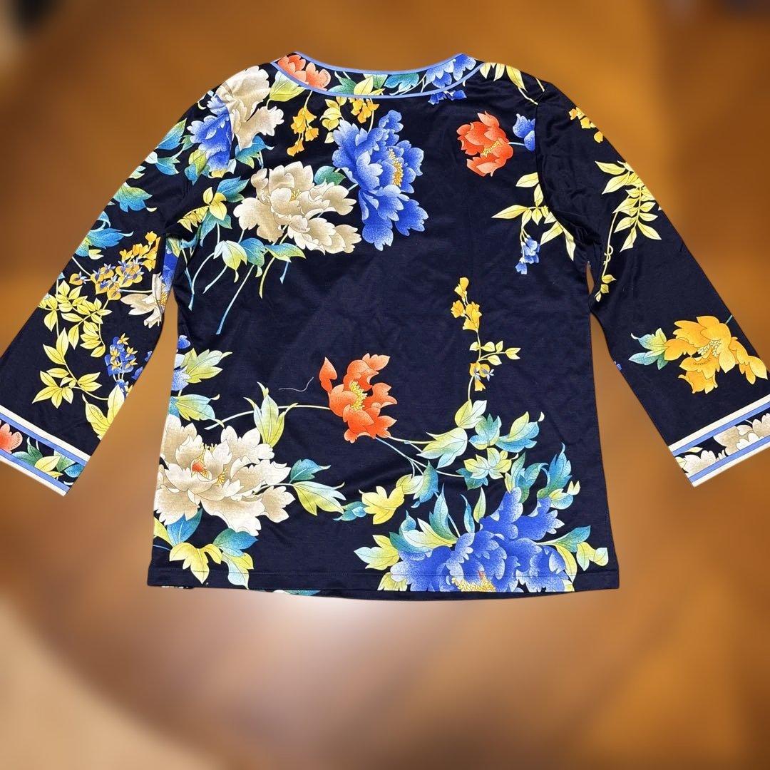 LEONARD レオナール 花柄 カットソー 未使用　コットン100% Vネック