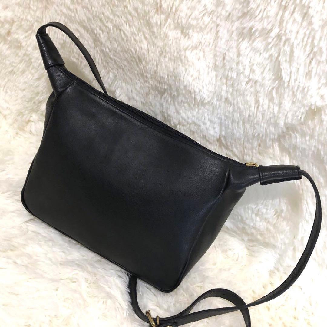 イルビゾンテ ショルダーバッグ　レザー ブラック