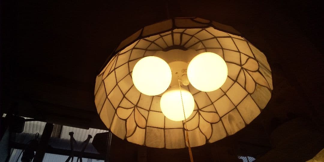 ハンドメイド最安値ステンドグラス3灯式ペンダントライト昭和レトロ　ステンドグラス