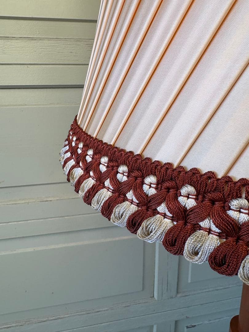 【ちーちゃん】木製フロアスタンドランプ プリーツシェード付き