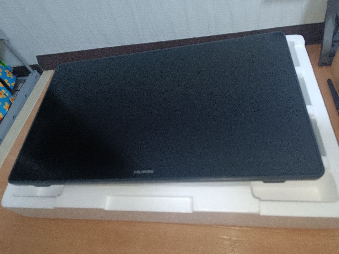 HUION KAMVAS 22 Plus 液タブ