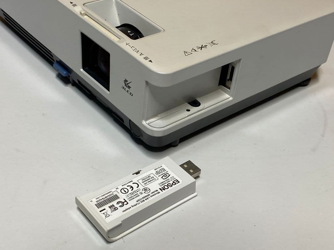 EPSON エプソンEMP-1715 LCD プロジェクター ホワイト