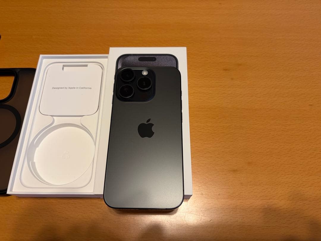美品　iPhone15Pro 128gb TORRASケース、ガラスフィルム1枚