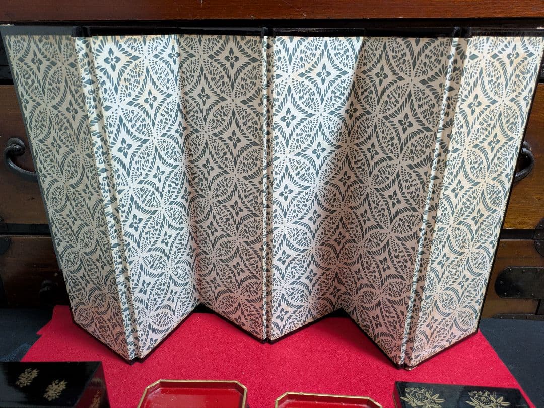 八重の衣のお雛様〜アンティーク雛道具と一緒に〜