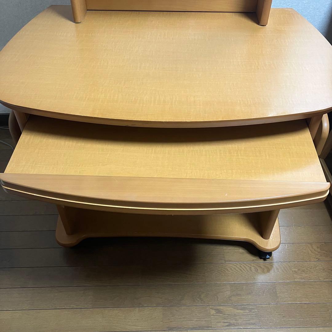 富士ファニチア　丸いフォルムのかわいいパソコンデスク