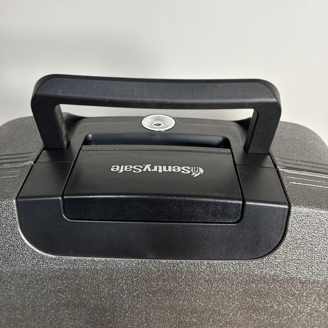 SentrySafe セキュリティケース 鍵２個付き　耐火 防水