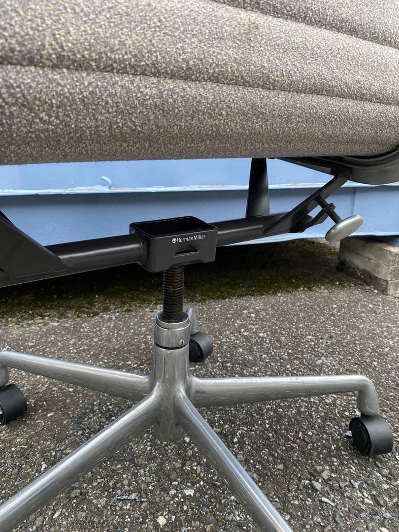B)HermanMiller■イームズ アルミナムチェア