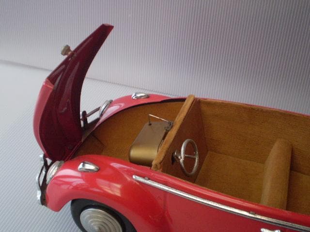 古いブリキのオルゴール ワーゲンビートル。レトロモダン。昭和。ビンテージ。