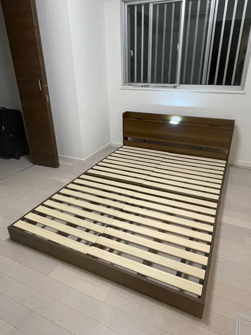 ベッドフレームダブル