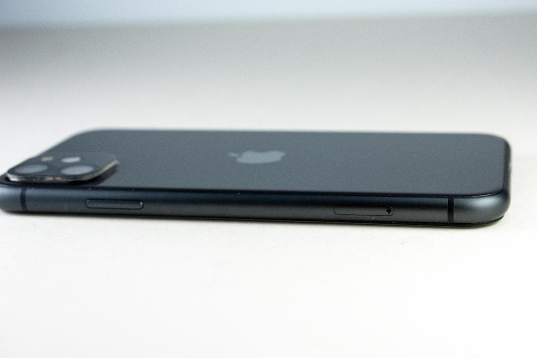 iPhone11 64GB スペースグレイ SIMロック解除済 液晶不良