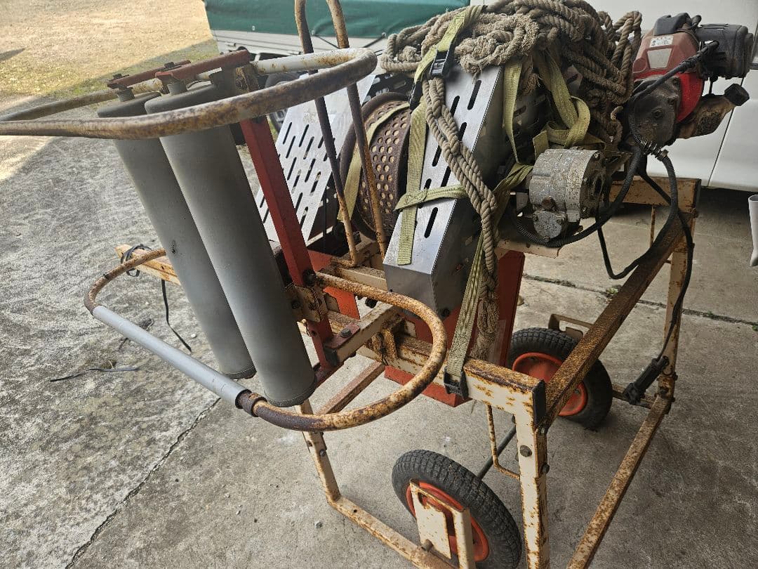 ビニール巻き取り機　岡山農栄社