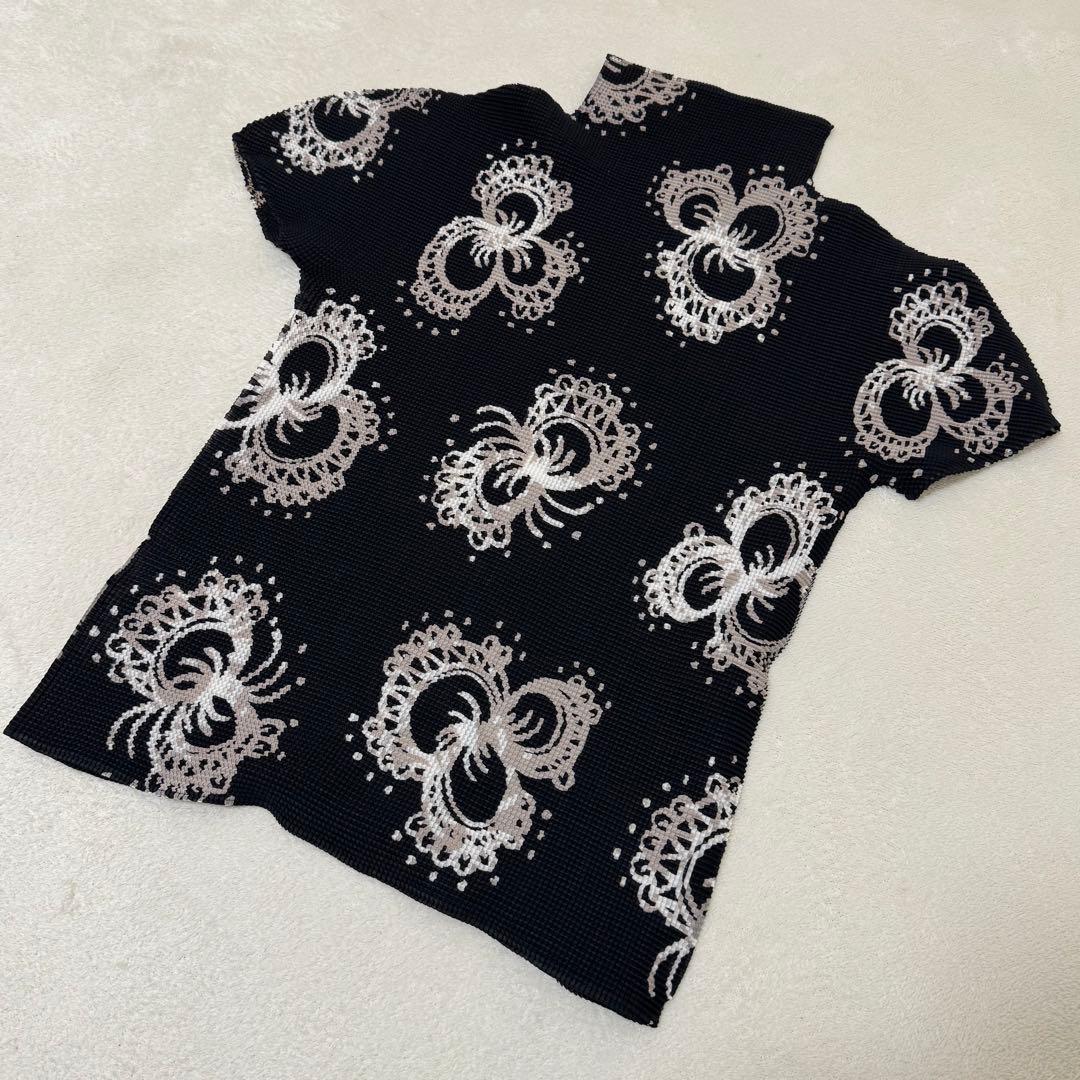 極美品✨ISSEY MIYAKE me プリーツ　黒色　半袖　トップス　柄入り