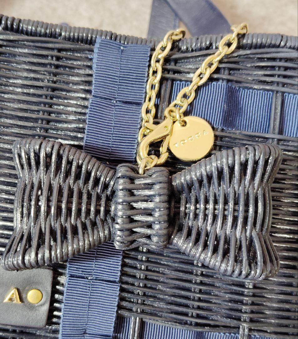 【3573】TOCCAラタン 巾着 カゴバッグ リボンチャーム ネイビー