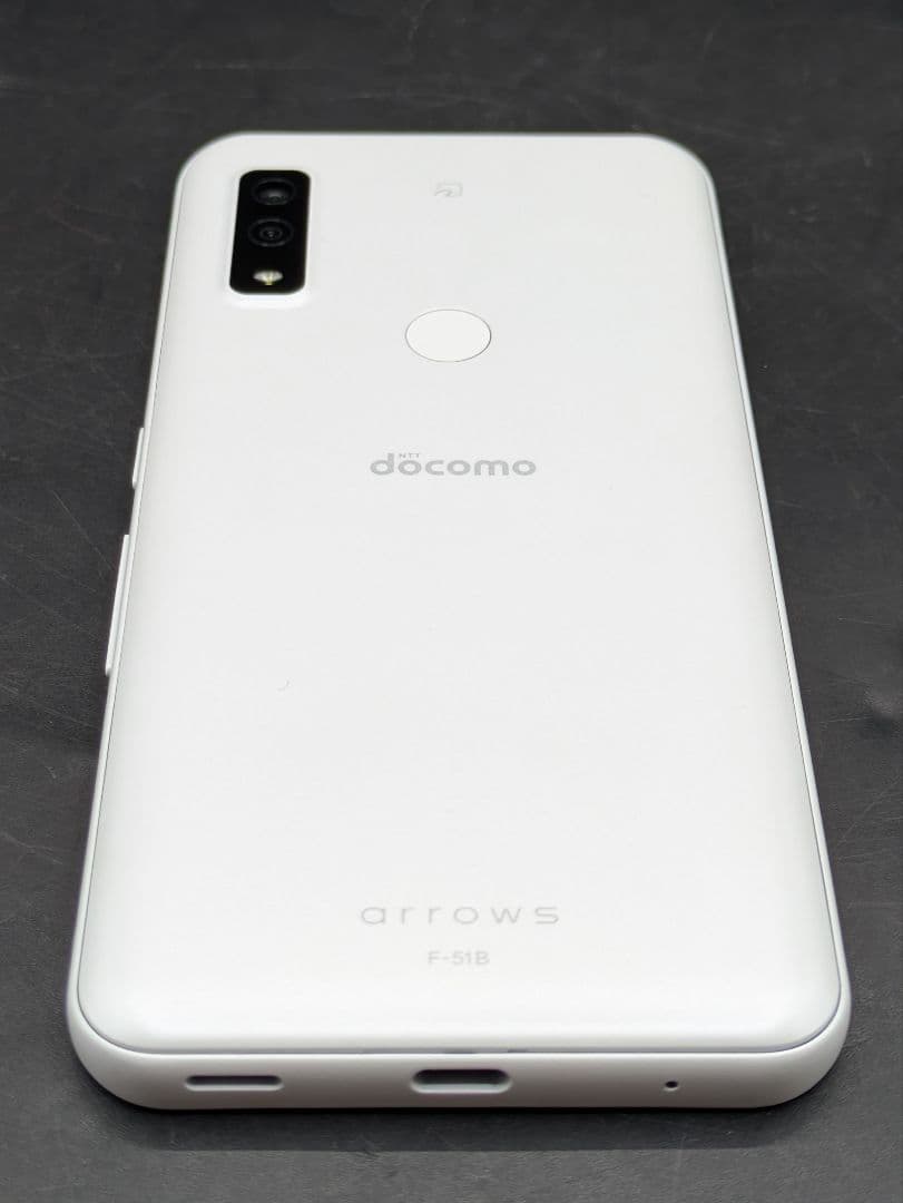 docomo F-51B スマートフォン本体 ホワイト