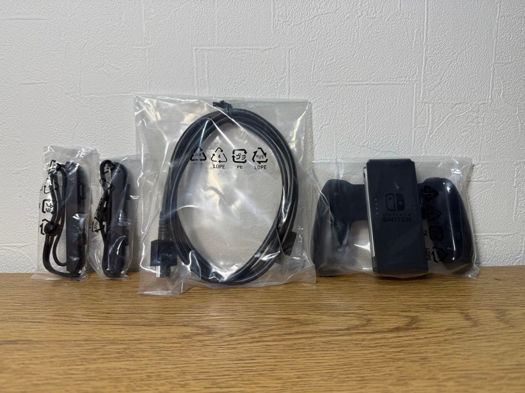 【美品】Nintendo Switch 本体 グレー おまけ付き