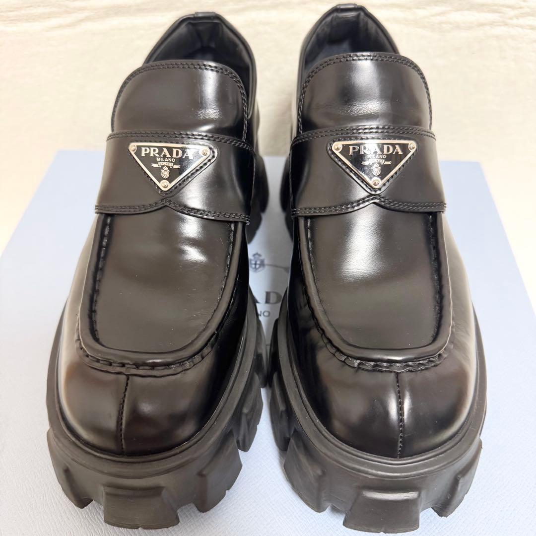 美品 プラダ ローファー モノリス 三角ロゴ ブラッシュドレザー 厚底 25 黒