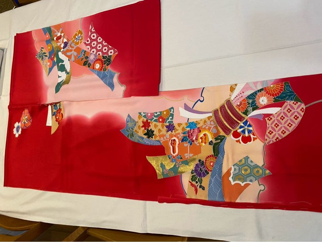 女児四つ身祝着　赤色 花柄 鶴模様 重ね襟　和装　着物　浴衣　七五三　絵羽板